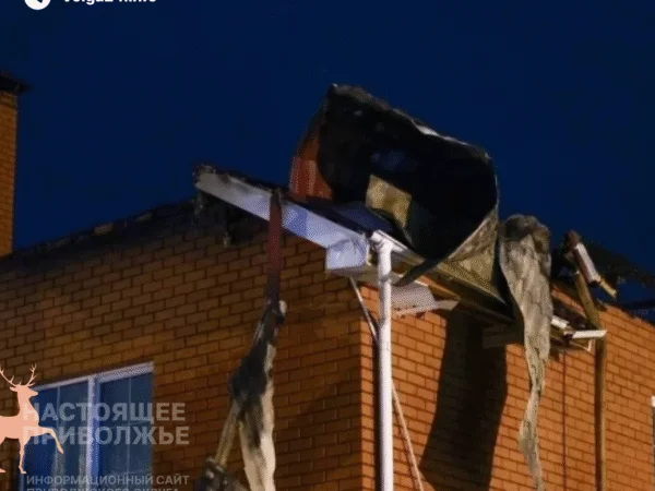 Жители Нижегородской области месяц живут с дырявыми крышами после атаки БПЛА
