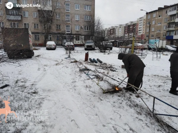 В Перми снесли детскую площадку, которую за чиновников ремонтировали сами жители