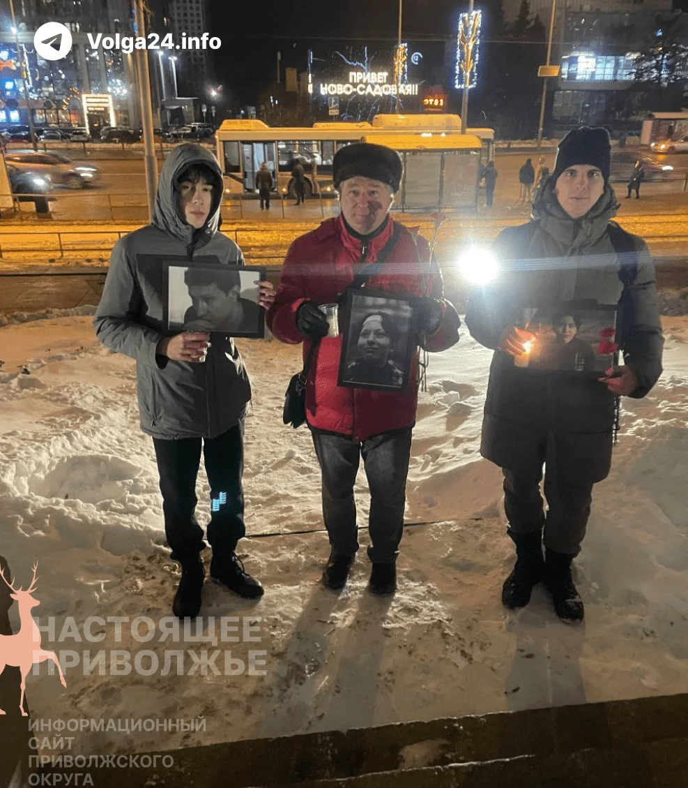 В Самаре задержали людей, возлагавших цветы в память о Маркелове и Бабуровой