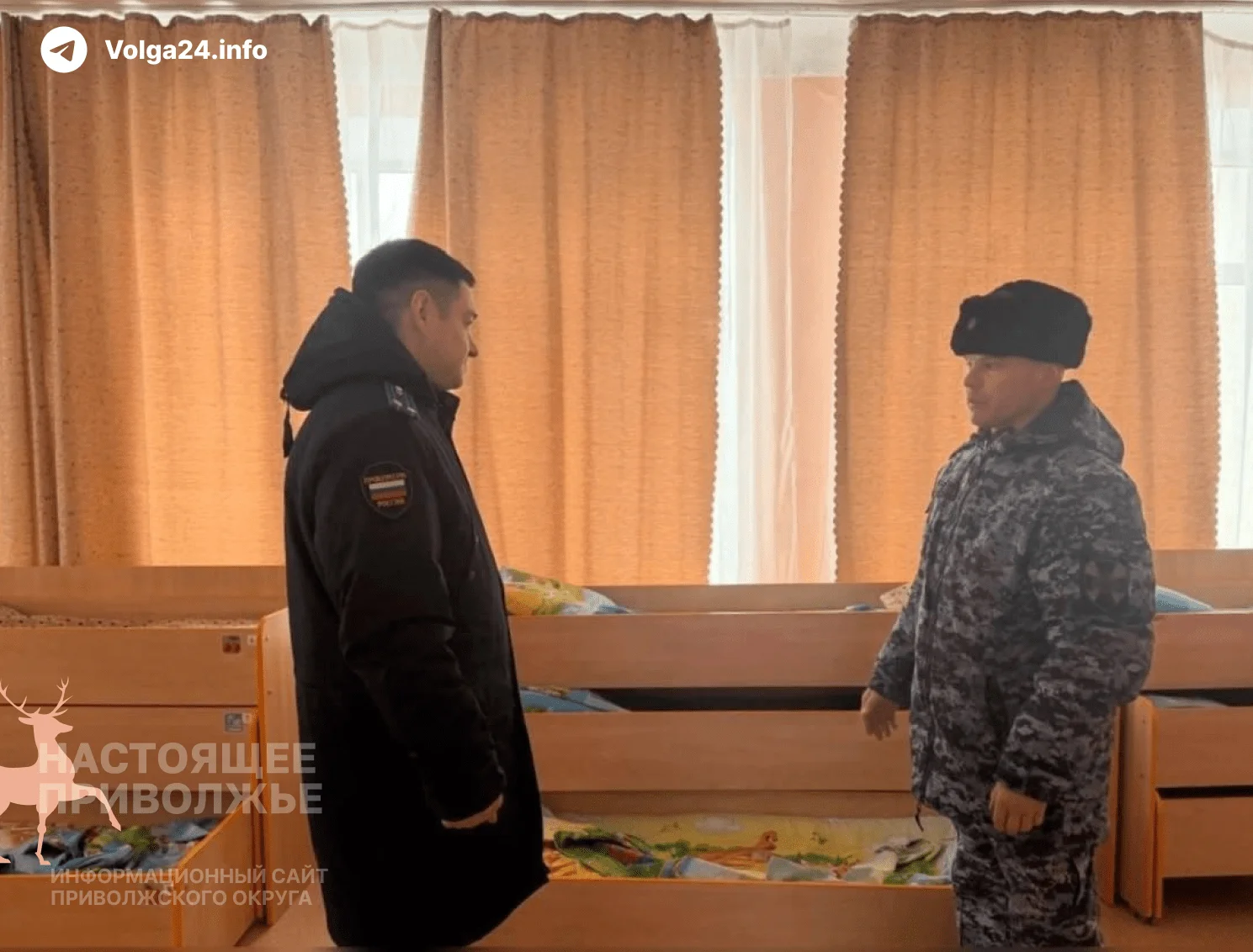 В Оренбургской области мужчина выломал дверь детсада и напал на персонал, дети целы